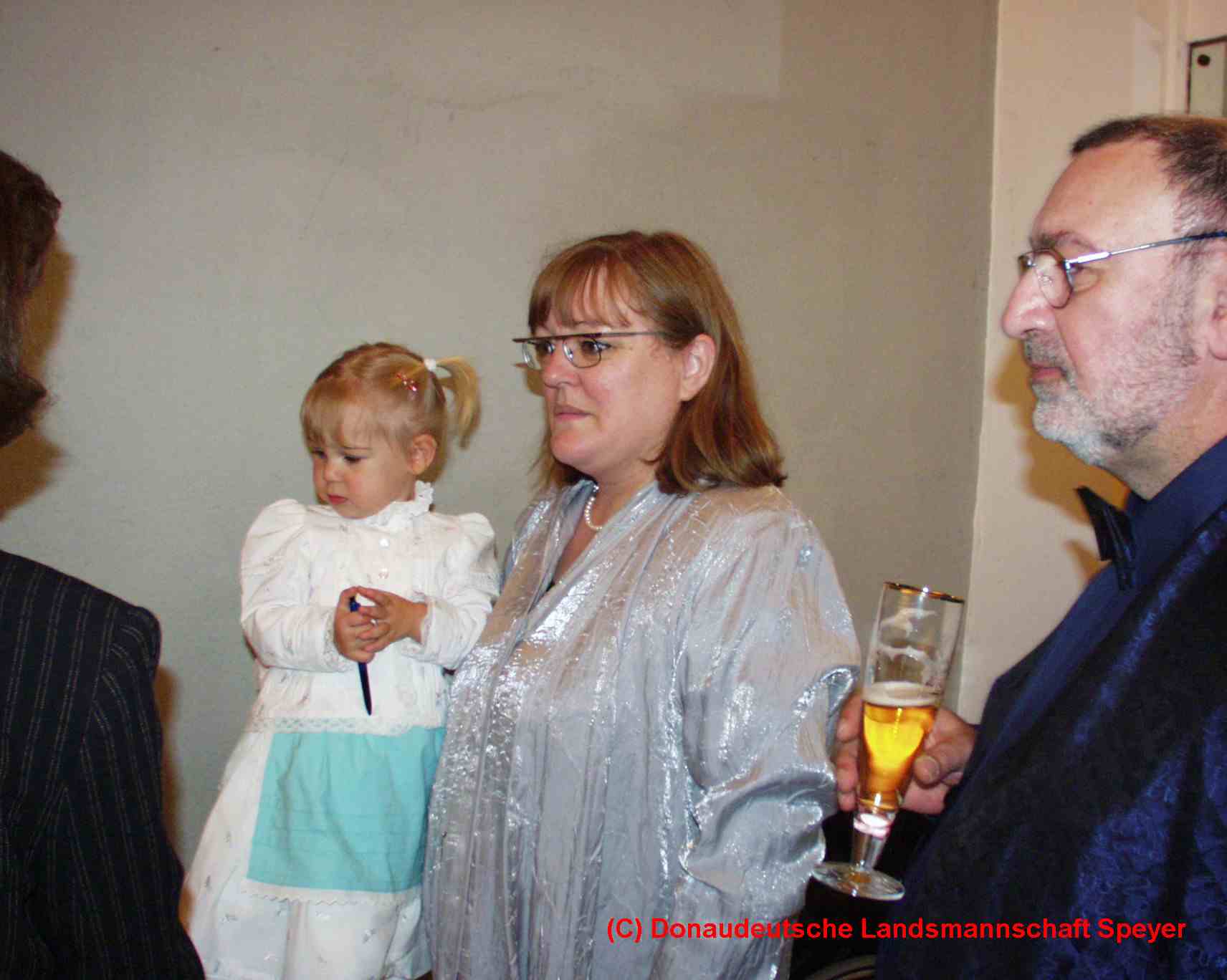 FamWolf.JPG (89949 Byte)